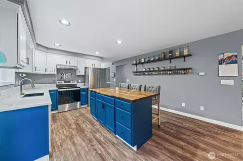 Kitchen - 22810 56th Ave E, Spanaway, WA 98387 photo 2 of 3