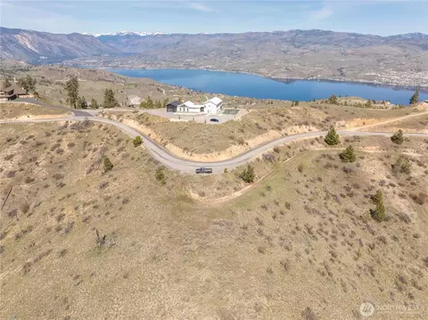 295 Hawks Ridge Rd, Chelan, WA 98816