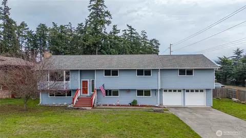 26 NW Jib St, Oak Harbor, WA 98277