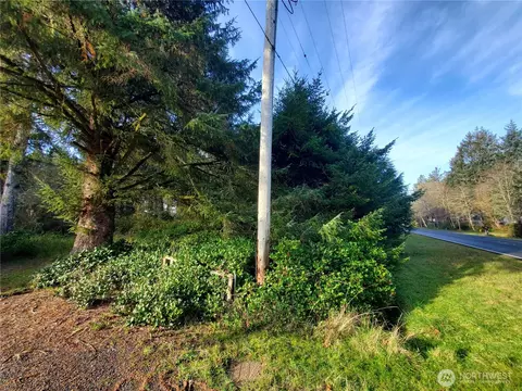 407 Mount Olympus Ave SE, Ocean Shores, WA 98569