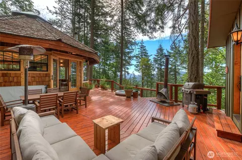 300 Pleasure Horse Rd, Eastsound, WA 98245