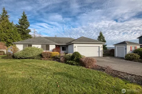 912 Bell Dr, Cosmopolis, WA 98537