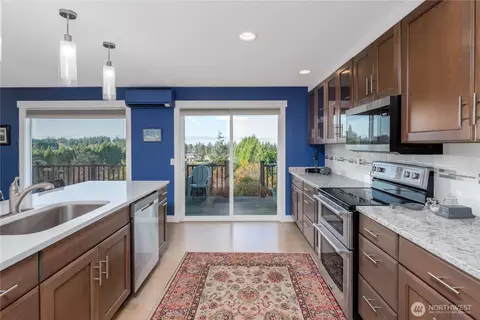 Kitchen - 100 B Hilltop Dr, Sequim, WA 98382 photo 6 of 7