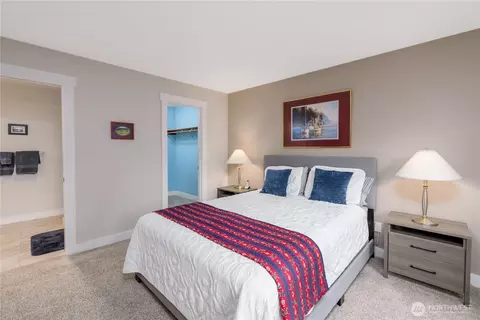 Bedroom - 100 B Hilltop Dr, Sequim, WA 98382 photo 2 of 5