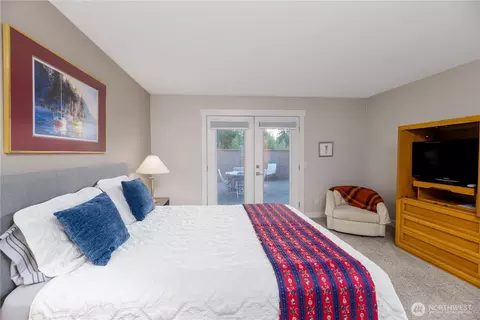 Bedroom - 100 B Hilltop Dr, Sequim, WA 98382 photo 3 of 5