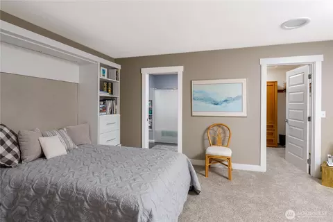 Bedroom - 100 B Hilltop Dr, Sequim, WA 98382 photo 5 of 5