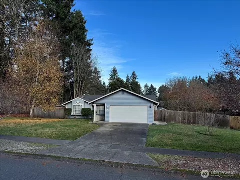 8220 Lake Forest Dr SE, Lacey, WA 98503