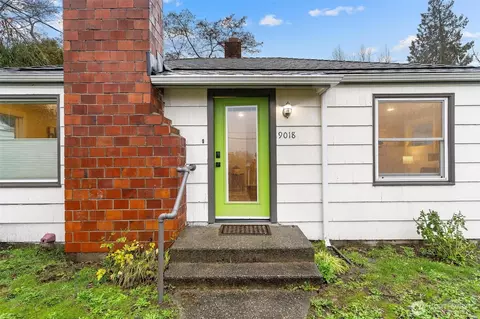 9018 14th Ave SW, Seattle, WA 98106