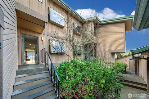 23001 Lakeview Dr #I-206, Mountlake Terrace, WA 98043