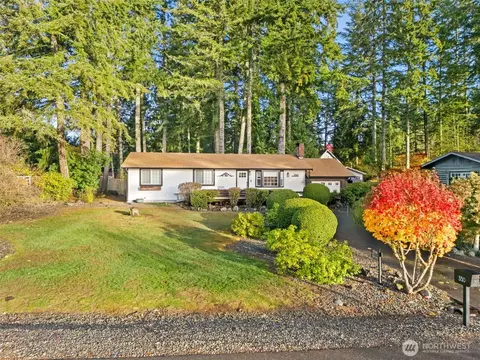 350 E Mountain View Dr, Allyn, WA 98524