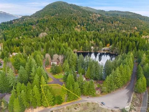 451 N Standstill Dr S, Hoodsport, WA 98548