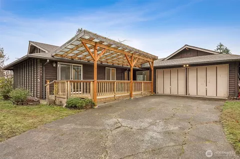 16608 127 Ave SE, Renton, WA 98058
