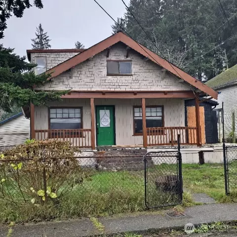 213 A St, Cosmopolis, WA 98537