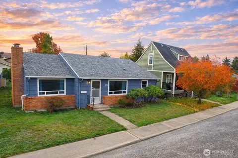 211 Latona St, Centralia, WA 98531