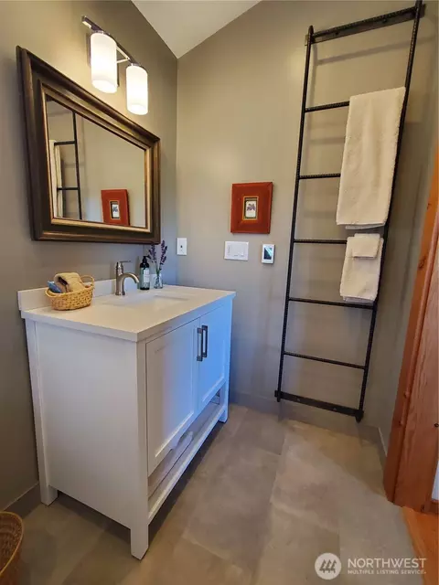 Bath - 4263 Orcas Rd, Eastsound, WA 98245 photo 1 of 2