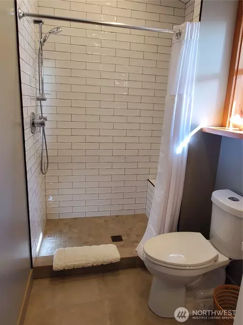 Bath - 4263 Orcas Rd, Eastsound, WA 98245 photo 2 of 2