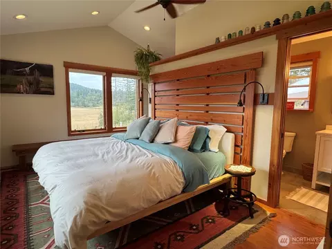Bedroom - 4263 Orcas Rd, Eastsound, WA 98245 photo 1 of 4