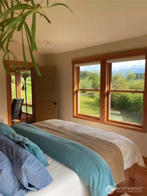 Bedroom - 4263 Orcas Rd, Eastsound, WA 98245 photo 2 of 4