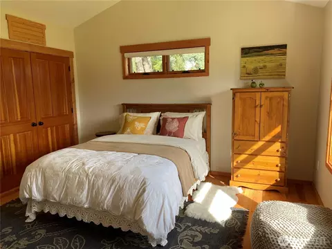 Bedroom - 4263 Orcas Rd, Eastsound, WA 98245 photo 3 of 4