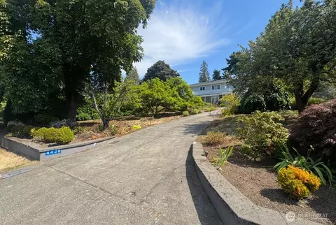 4428 92nd Ave NE, Yarrow Point, WA 98004