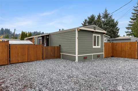 322 Chicago Blvd S #8, Pacific, WA 98047