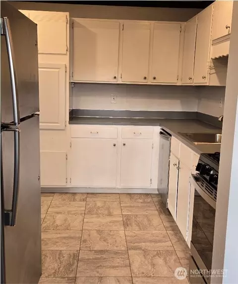 Kitchen - 5915 Highway Pl #404, Everett, WA 98203 photo 3 of 3