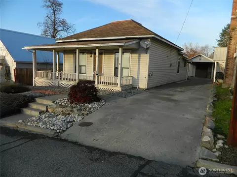 19 3rd St E, Tonasket, WA 98855