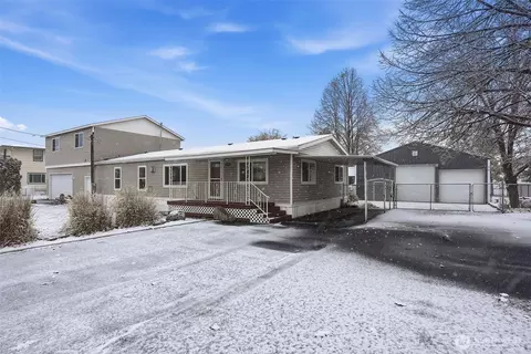 17705 Boone Ave, Greenacres, WA 99016