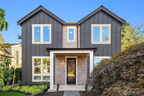 637 18th Ave W, Kirkland, WA 98033
