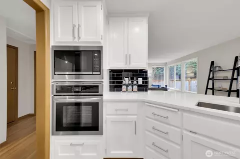 Kitchen - 15901 30th Dr SE, Mill Creek, WA 98012 photo 4 of 6