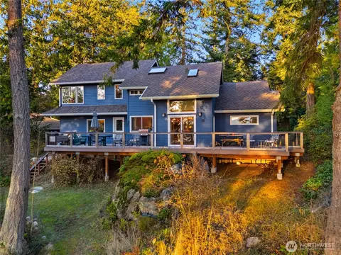 7404 Holiday Blvd, Anacortes, WA 98221