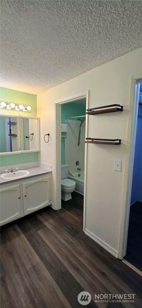 Bath - 820 Cady Rd #H304, Everett, WA 98203 photo 2 of 3