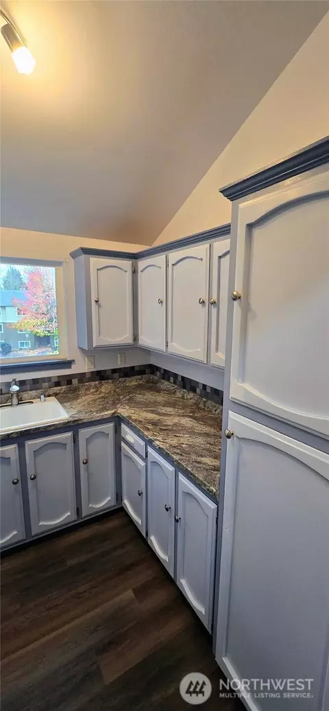 Kitchen - 820 Cady Rd #H304, Everett, WA 98203 photo 3 of 3