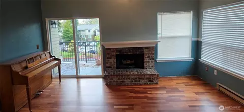 Living - 820 Cady Rd #H304, Everett, WA 98203 photo 2 of 5