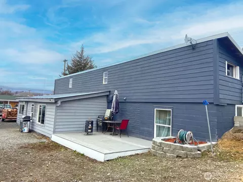 522 Locust St, Omak, WA 98841