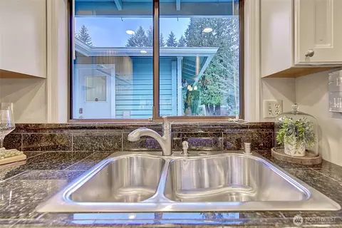 Kitchen - 1800 Mill Creek Rd #4A, Mill Creek, WA 98012 photo 4 of 5