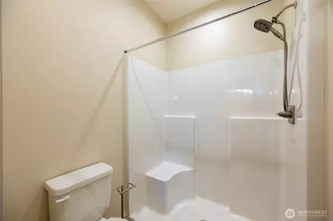 Bath - 1136 Falcon Ct, Everson, WA 98247 photo 2 of 3