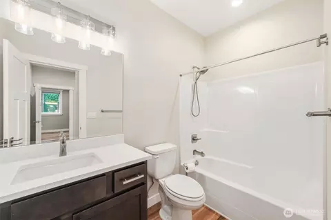 Bath - 1136 Falcon Ct, Everson, WA 98247 photo 3 of 3