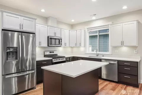 Kitchen - 1136 Falcon Ct, Everson, WA 98247 photo 2 of 4