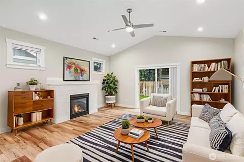 Living - 1136 Falcon Ct, Everson, WA 98247 photo 5 of 6