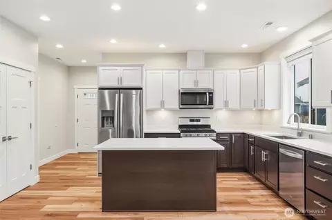 Kitchen - 1136 Falcon Ct, Everson, WA 98247 photo 1 of 4