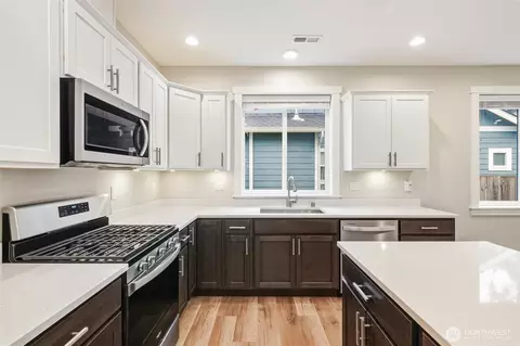 Kitchen - 1136 Falcon Ct, Everson, WA 98247 photo 4 of 4