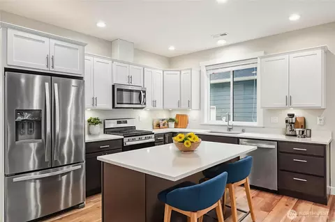 Kitchen - 1136 Falcon Ct, Everson, WA 98247 photo 3 of 4