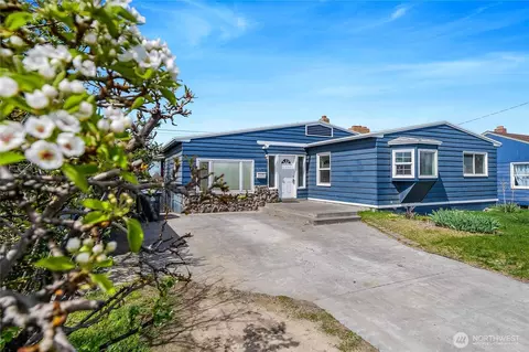 952 S Juniper Dr, Moses Lake, WA 98837