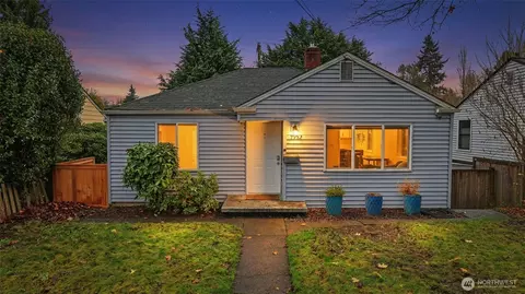 7952 18th Ave SW, Seattle, WA 98106