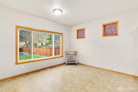 Living - 13708 143rd Ave E, Orting, WA 98360 photo 4 of 4