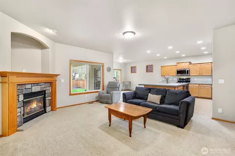 Living - 13708 143rd Ave E, Orting, WA 98360 photo 2 of 4