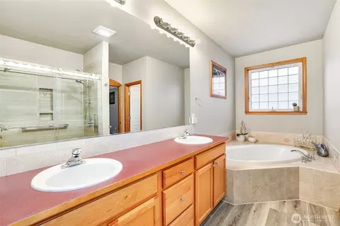 Bath - 13708 143rd Ave E, Orting, WA 98360 photo 2 of 2