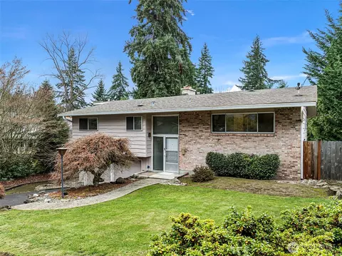 906 Forrest Park Dr, Fircrest, WA 98466
