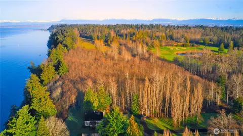 211 Marine Dr, Point Roberts, WA 98281